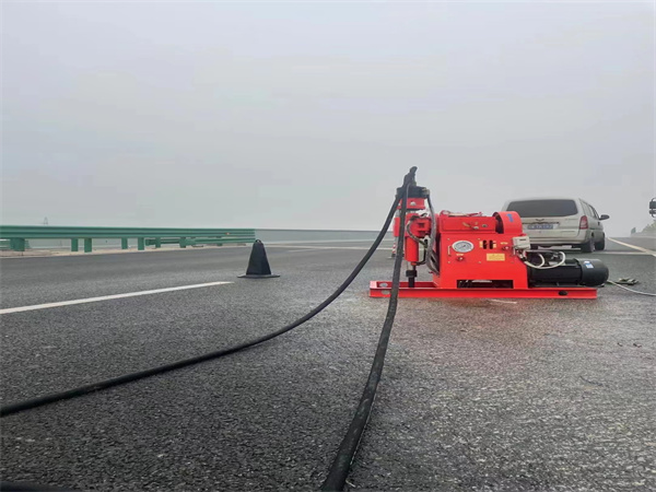 鸠江马路路基路面开裂下沉注浆加固灌浆